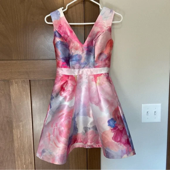 Chi Chi London "Ohanna" Petite V Neck Floral Print Mini Dress in Pink Watercolor - Picture 5 of 9